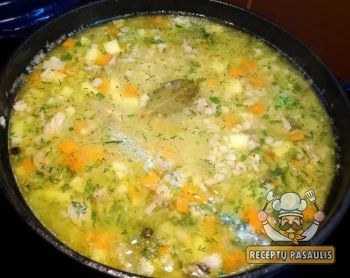 Raugintų agurkų ir lašišos sriuba