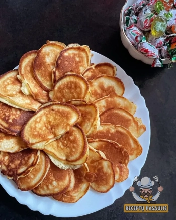 Greitai paruošiami blyneliai su graikišku jogurtu