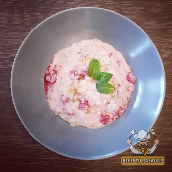 5-ių grūdų košė su varške ir avietėmis