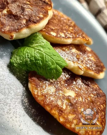 Bananų ir varškės blynai su pilno grūdos miltais