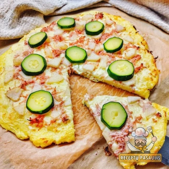 Bulvių pica su dešrelėmis ir sūriu