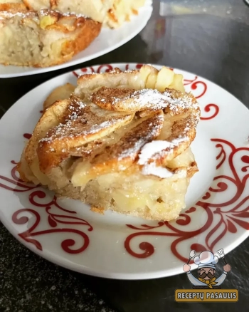 Birių produktų obuolių pyragas be kiaušinių