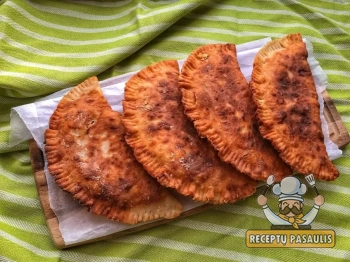 Čeburekai su mėsa, kepti orkaitėje