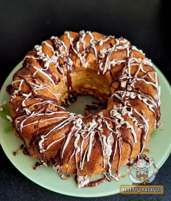 Greitas kefyro keksas su aliejumi ir razinomis