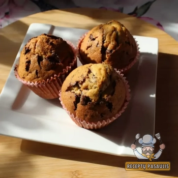 Sviestiniai purūs keksiukai su pienišku šokoladu