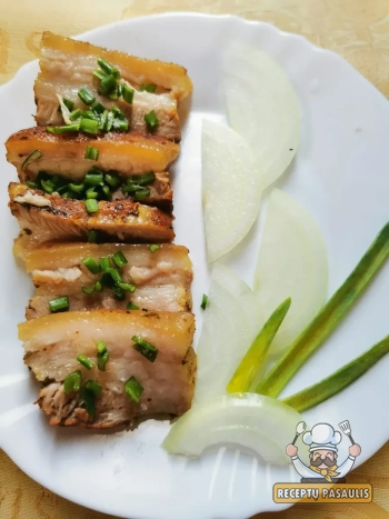 Sultinga virta kiaulienos šoninė su česnaku