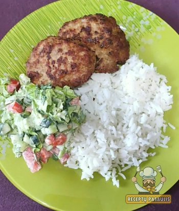 Kiaulienos faršo kotletai su morkomis ir džiūvėsėliais