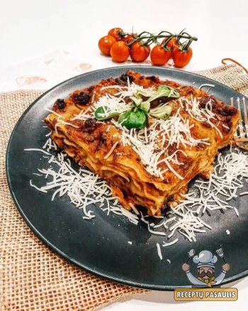 Garfildo lazanija su malta mėsa, konservuotais pomidorais ir sūrio padažu