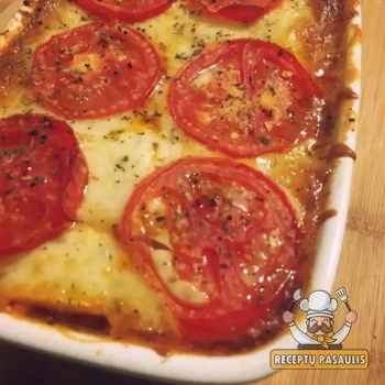 Baklažanų lazanija su jautiena, pomidorais ir sūriu