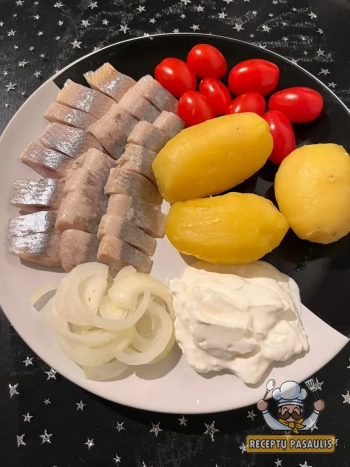 Tradicine silkė su virtomis bulvėmis