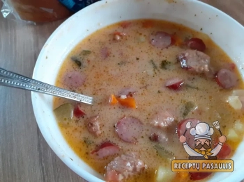 Naminė šiupininė sriuba su dešrelėmis