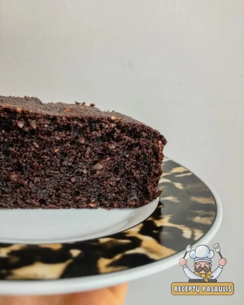 Lengvas ir pigus šokoladinis burokėlių pyragas su riešutais