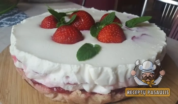 Braškinis jogurtinis tortas