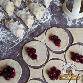 Paprasti virtiniai su vyšniomis