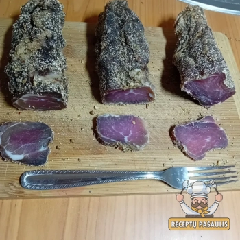 Vytintas kiaulienos kumpis su starka